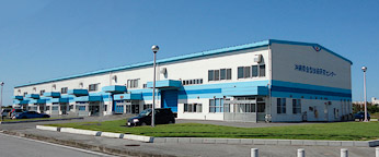 沖縄県金型技術研究センターおよび素形材産業賃貸工場の外観