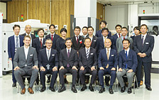 EOS Japanテクノロジーセンターでの装置見学終了後のEOS社、NDESのメンバー